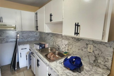 Villa ou maison à louer à West Park, Floride: 1 chambre, 336.86 m2 № 1728418 - photo 5