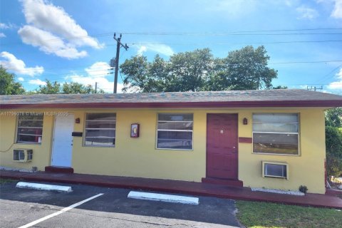 Villa ou maison à louer à West Park, Floride: 1 chambre, 336.86 m2 № 1728418 - photo 1