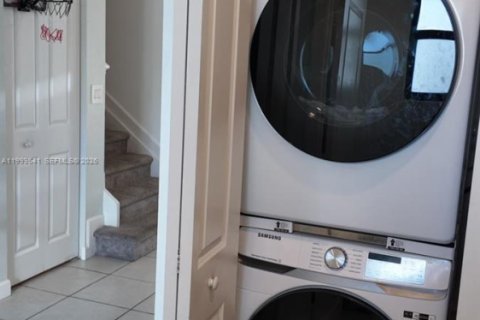 Townhouse in Homestead, Florida 3 bedrooms, 137.77 sq.m. № 2067216 - photo 12