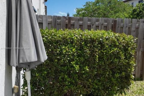 Townhouse in Homestead, Florida 3 bedrooms, 137.77 sq.m. № 2067216 - photo 25