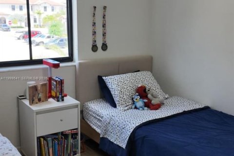 Townhouse in Homestead, Florida 3 bedrooms, 137.77 sq.m. № 2067216 - photo 16