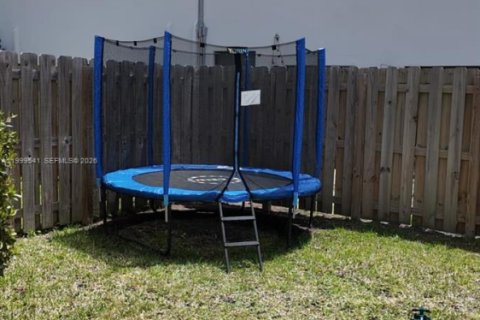 Townhouse in Homestead, Florida 3 bedrooms, 137.77 sq.m. № 2067216 - photo 22