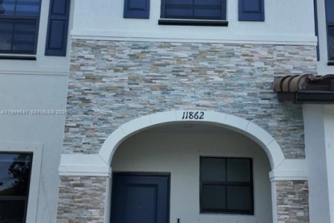 Townhouse in Homestead, Florida 3 bedrooms, 137.77 sq.m. № 2067216 - photo 1