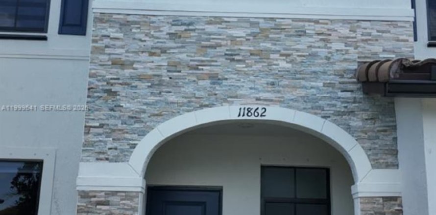 Townhouse in Homestead, Florida 3 bedrooms, 137.77 sq.m. № 2067216