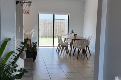 Townhouse in Homestead, Florida 3 bedrooms, 137.77 sq.m. № 2067216 - photo 5