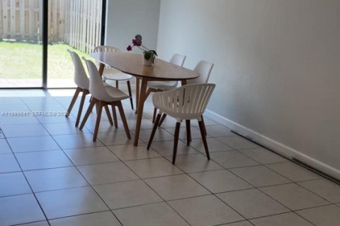 Townhouse in Homestead, Florida 3 bedrooms, 137.77 sq.m. № 2067216 - photo 7
