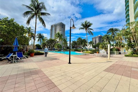 Condo in Sunny Isles Beach, Florida, 1 bedroom  № 2082528 - photo 21