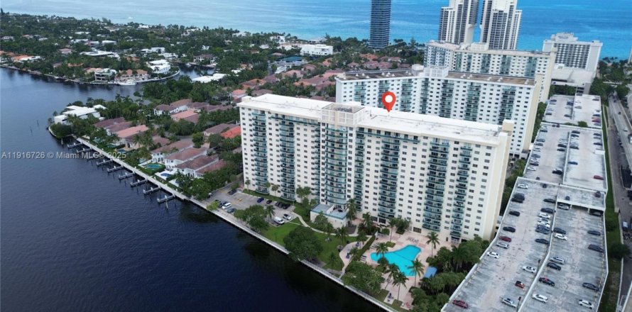 Condo in Sunny Isles Beach, Florida, 1 bedroom  № 2082528