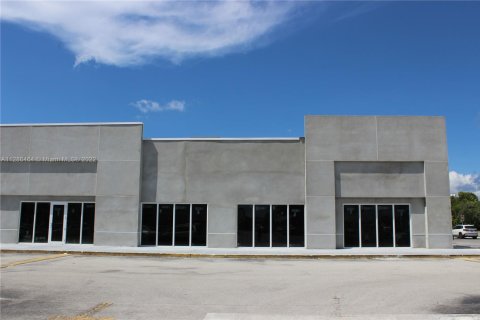 Купить коммерческую недвижимость в Хомстед, Флорида № 1959274 - фото 4