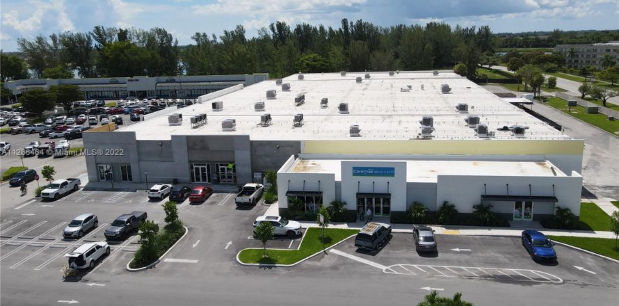 Коммерческая недвижимость в Хомстед, Флорида № 1959274