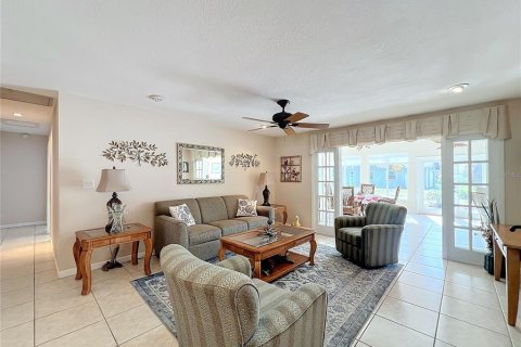 House in Lakeland, Florida 3 bedrooms, 239.69 sq.m. № 1540140 - photo 11