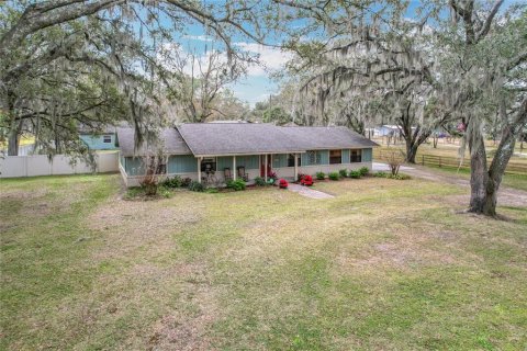 House in Lakeland, Florida 3 bedrooms, 239.69 sq.m. № 1540140 - photo 1
