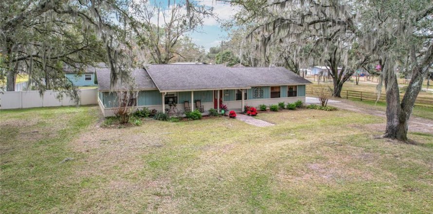 House in Lakeland, Florida 3 bedrooms, 239.69 sq.m. № 1540140