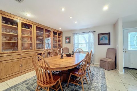 House in Lakeland, Florida 3 bedrooms, 239.69 sq.m. № 1540140 - photo 13