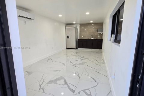 House in Florida City, Florida 4 bedrooms, 188.31 sq.m. № 2046310 - photo 7