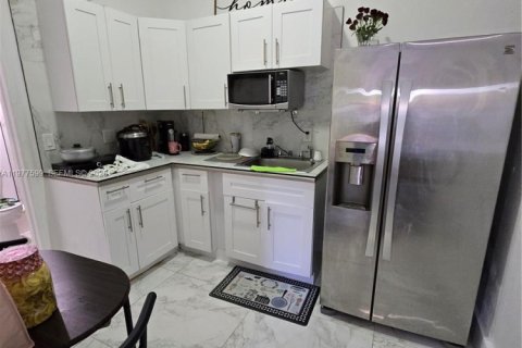 House in Florida City, Florida 4 bedrooms, 188.31 sq.m. № 2046310 - photo 8