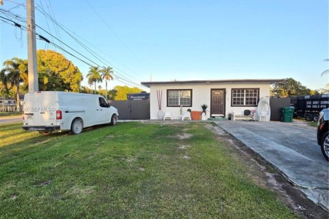 House in Florida City, Florida 4 bedrooms, 188.31 sq.m. № 2046310