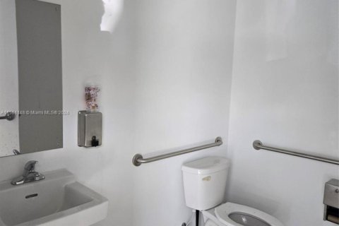 Oficina en alquiler en Miramar, Florida № 1100140 - foto 1