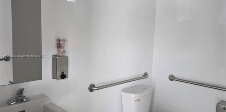 Oficina en Miramar, Florida № 1100140