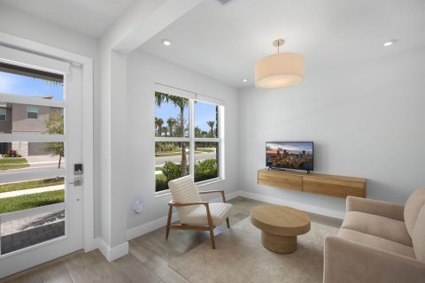 House in Port St. Lucie, Florida 3 bedrooms, 185.62 sq.m. № 2082643 - photo 4