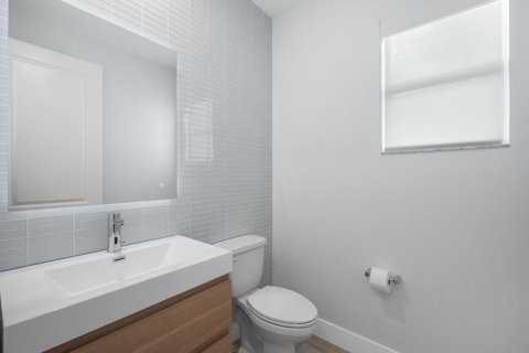 House in Port St. Lucie, Florida 3 bedrooms, 185.62 sq.m. № 2082643 - photo 19