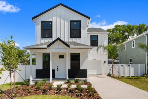 House in MAGNOLIA PARK in Saint Petersburg, Florida 4 bedrooms, 187.01 sq.m. № 2222383 - photo 3