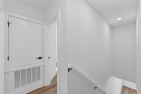 House in MAGNOLIA PARK in Saint Petersburg, Florida 4 bedrooms, 187.01 sq.m. № 2222383 - photo 26