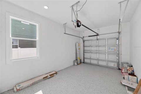 House in MAGNOLIA PARK in Saint Petersburg, Florida 4 bedrooms, 187.01 sq.m. № 2222383 - photo 24