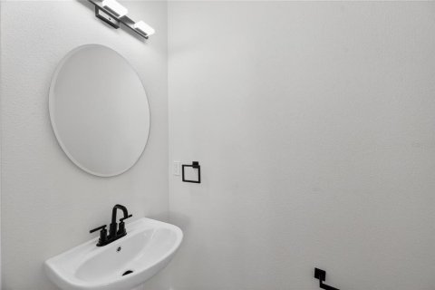 House in MAGNOLIA PARK in Saint Petersburg, Florida 4 bedrooms, 187.01 sq.m. № 2222383 - photo 15