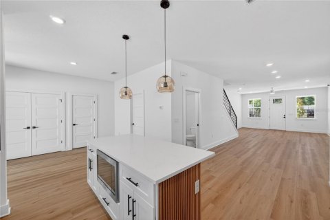 House in MAGNOLIA PARK in Saint Petersburg, Florida 4 bedrooms, 187.01 sq.m. № 2222383 - photo 17