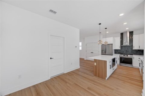 House in MAGNOLIA PARK in Saint Petersburg, Florida 4 bedrooms, 187.01 sq.m. № 2222383 - photo 22