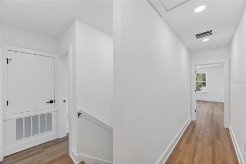 House in MAGNOLIA PARK in Saint Petersburg, Florida 4 bedrooms, 187.01 sq.m. № 2222383 - photo 28