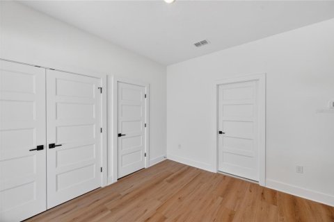 House in MAGNOLIA PARK in Saint Petersburg, Florida 4 bedrooms, 187.01 sq.m. № 2222383 - photo 21