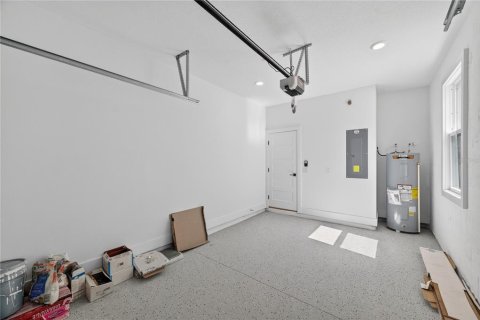 House in MAGNOLIA PARK in Saint Petersburg, Florida 4 bedrooms, 187.01 sq.m. № 2222383 - photo 25