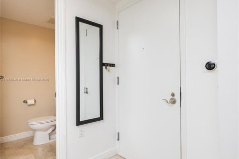 Condominio en venta en Hallandale Beach, Florida, 1 dormitorio, 85.47 m2 № 1867345 - foto 16