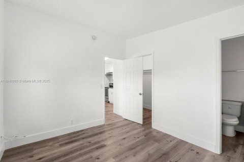 Commercial property in Boynton Beach, Florida 394.09 sq.m. № 1877650 - photo 6