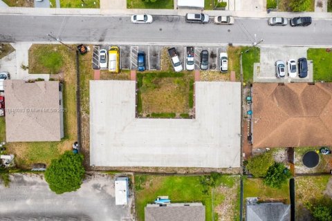 Commercial property in Boynton Beach, Florida 394.09 sq.m. № 1877650 - photo 12