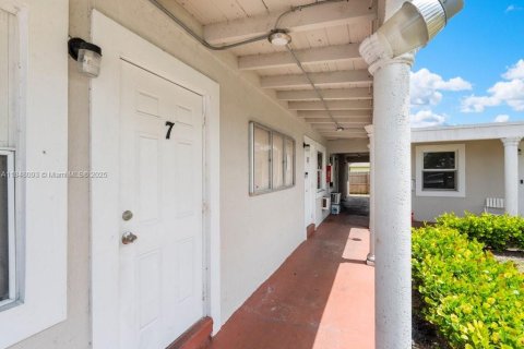 Commercial property in Boynton Beach, Florida 394.09 sq.m. № 1877650 - photo 14