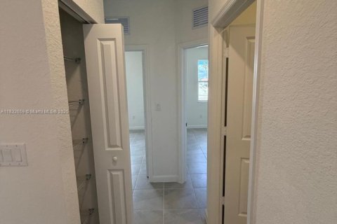 Commercial property in Homestead, Florida 2 bedrooms № 2018589 - photo 11