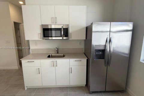 Commercial property in Homestead, Florida 2 bedrooms № 2018589 - photo 10