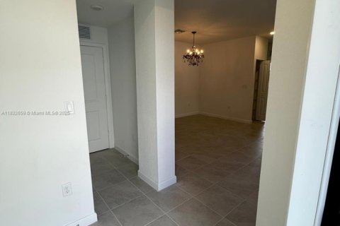 Commercial property in Homestead, Florida 2 bedrooms № 2018589 - photo 5