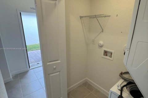Commercial property in Homestead, Florida 2 bedrooms № 2018589 - photo 6
