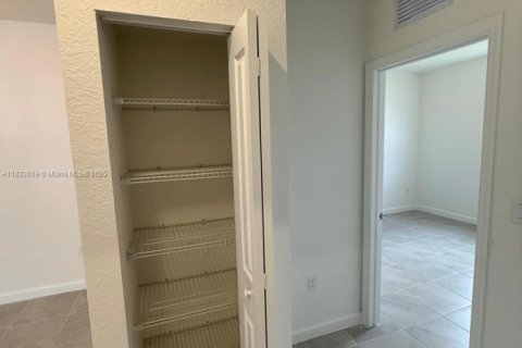 Commercial property in Homestead, Florida 2 bedrooms № 2018589 - photo 12