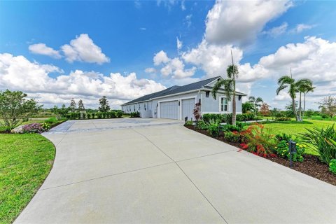 House in Sarasota, Florida 3 bedrooms, 330.82 sq.m. № 1679981 - photo 5