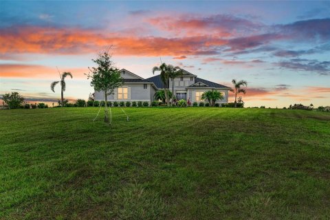 House in Sarasota, Florida 3 bedrooms, 330.82 sq.m. № 1679981 - photo 1