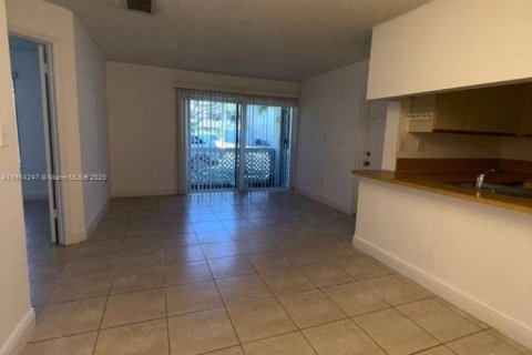 Снять в аренду кондоминиум в Хайалиа, Флорида 1 спальня, 58.71м2, № 1969913 - фото 3