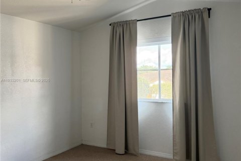 Copropriété à louer à Miami, Floride: 3 chambres, 126.72 m2 № 1993293 - photo 8