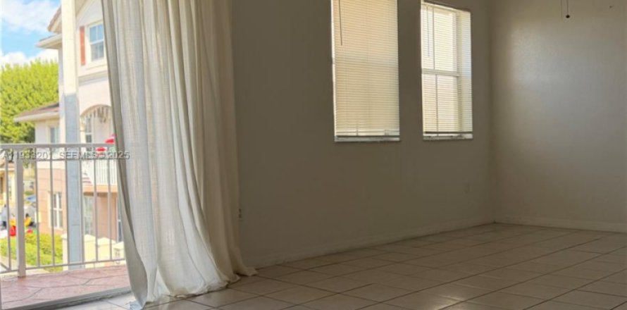 Condo à Miami, Floride, 3 chambres  № 1993293