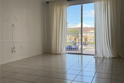 Copropriété à louer à Miami, Floride: 3 chambres, 126.72 m2 № 1993293 - photo 2