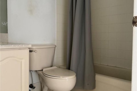 Copropriété à louer à Miami, Floride: 3 chambres, 126.72 m2 № 1993293 - photo 13